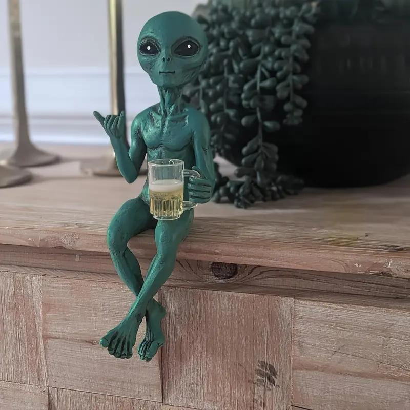 Alien Design Beer Drinking Statue, 1 Box Fun & Humorous Outer Space Room Decor, Alien Figurine with Beer Mug, Decorative Figurines Ideal Gift for Sci-Fi Fans, Ornaments