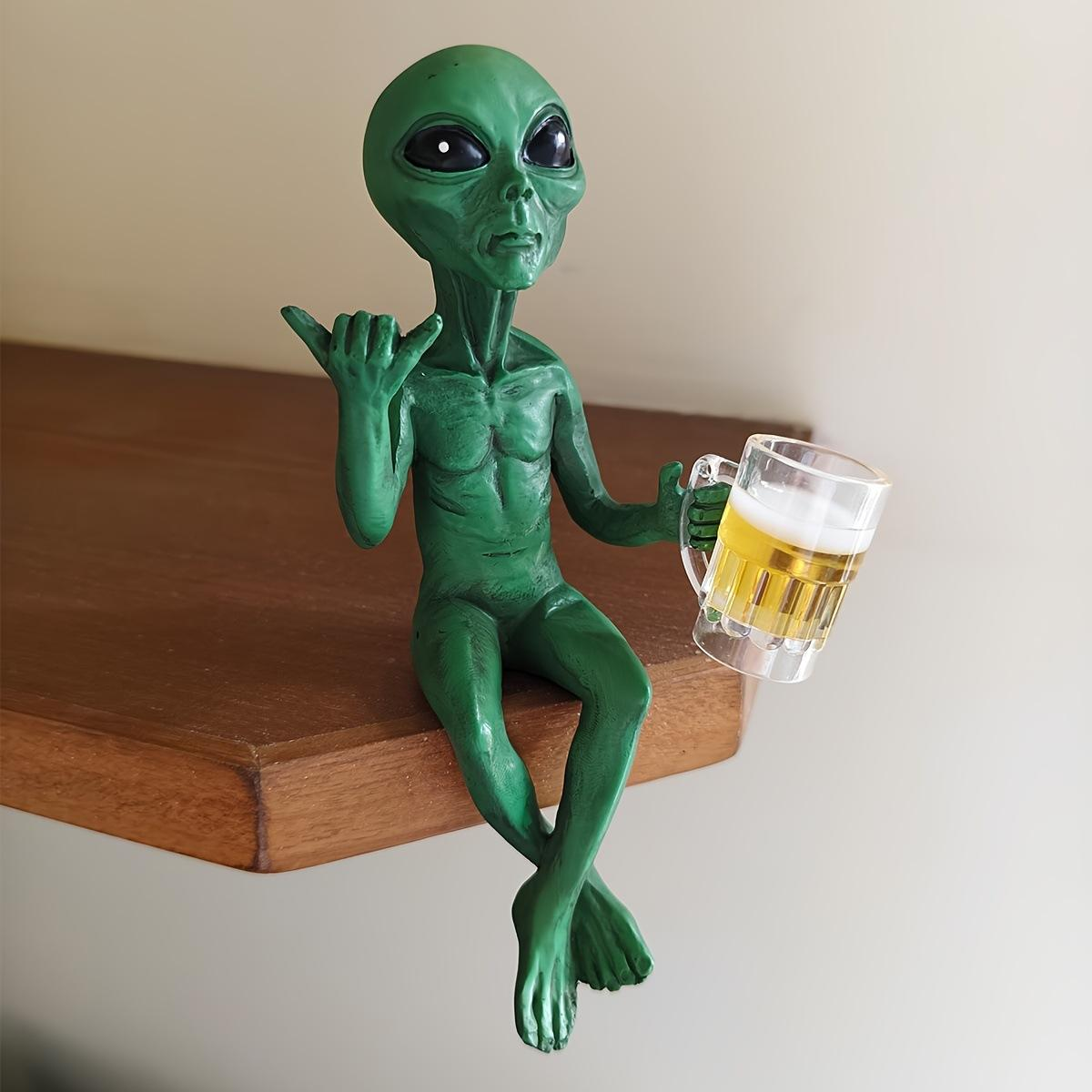 Alien Design Beer Drinking Statue, 1 Box Fun & Humorous Outer Space Room Decor, Alien Figurine with Beer Mug, Decorative Figurines Ideal Gift for Sci-Fi Fans, Ornaments